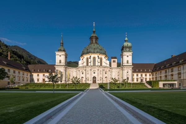 Toàn cảnh Tu viện Ettal tại Bavaria, Đức